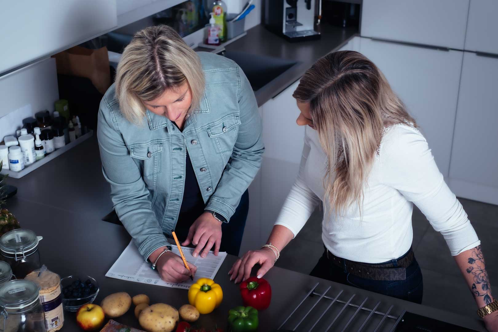 Bettina Wittig und Coachee bei der Ernährungsberatung